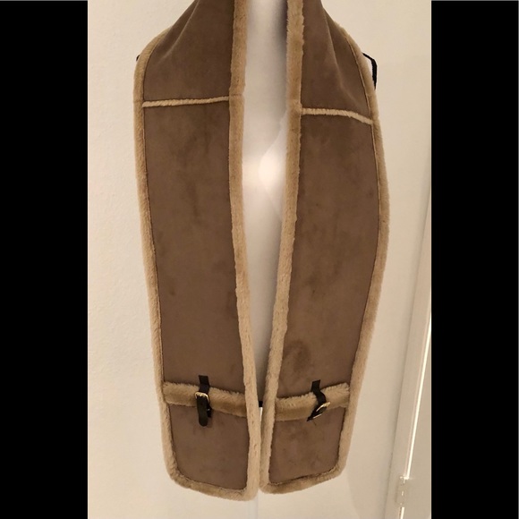 Calvin Klein suede w/ pockets 70” faux fur scarf - Picture 3 of 5